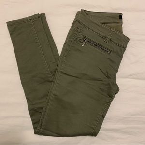 Olive Green Skinny Jeans with Zipper Pockets